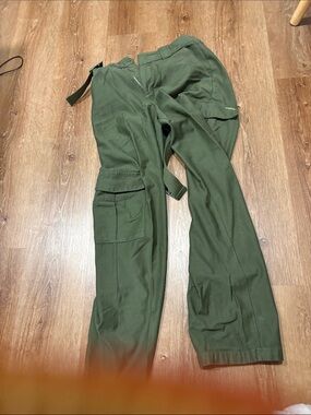 Women’s Olive Green Cargo Pants - ARITZIA
